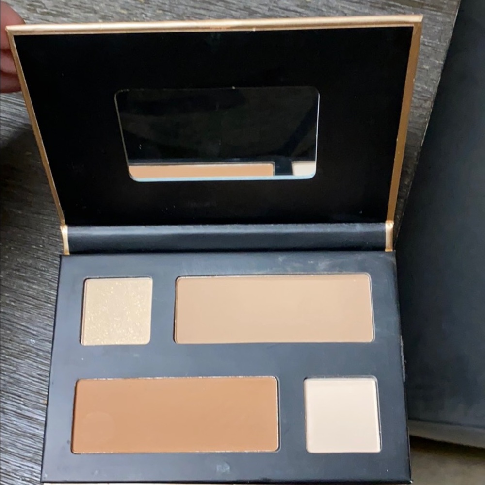 Contour palette by Beauty Brands. Never used.